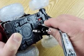 "Lỗ tròn nhỏ' ở dưới đáy bấm móng tay có công năng ẩn