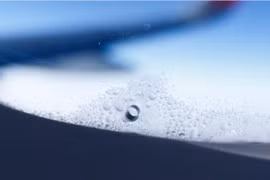  Tại sao cửa sổ máy bay lại có một lỗ nhỏ? 