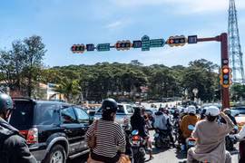 Nhiều du khách ngủ vạ vật dù Đà Lạt không thiếu phòng