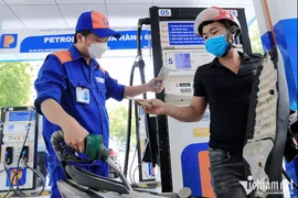 Giá dầu lao dốc mạnh, giá xăng có thể xuống 21.000 đồng/lít