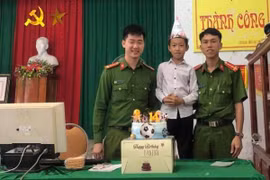 Cậu bé Hà Tĩnh đi làm căn cước công dân và cái kết bất ngờ