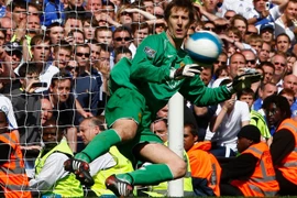 Thủ thành cũ của MU vẫn nằm trong phòng chăm sóc đặc biệt