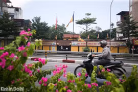 Hà Nội: Chùa chiền đóng cửa, tĩnh lặng chưa từng thấy trong ngày Rằm tháng 7