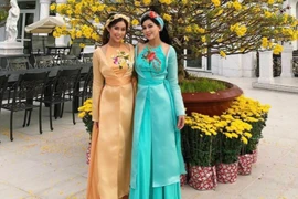 Mẹ chồng Tăng Thanh Hà khoe nhan sắc trẻ trung bên Tiên Nguyễn