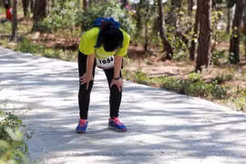 Hốt hoảng vì nước tiểu 'đỏ' sau buổi chạy marathon