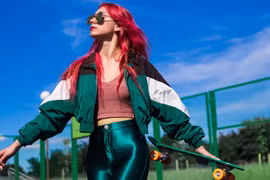 Gen Z ăn mặc theo xu hướng từ thời cha mẹ mình