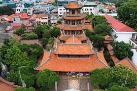 Khám phá ngôi chùa gốm sứ ở Bát Tràng