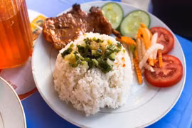 Cơm tấm Việt lọt top 10 món ăn ngon: Điểm quán đình đám trên mạng 