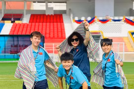 Vẻ tomboy của nữ tiền vệ tuyển Việt Nam