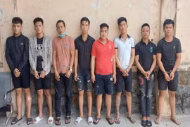 2 băng nhóm hỗn chiến bằng mã tấu, nổ súng trong đêm ở Biên Hoà