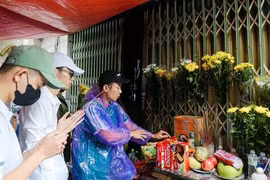 Vụ cháy chung cư mini: Đỡ đầu, chăm sóc các cháu mồ côi