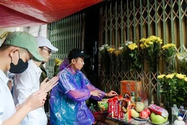 Vụ cháy chung cư mini: Đỡ đầu, chăm sóc các cháu mồ côi