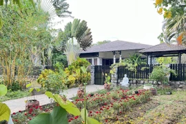 Bỏ phố về quê, chi 12 tỷ xây resort để nghỉ dưỡng