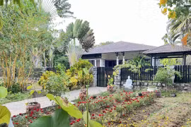 Bỏ phố về quê, chi 12 tỷ xây resort để nghỉ dưỡng