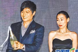 Nổi tiếng xinh đẹp vậy mà Trương Bá Chi lại xấu lạ 