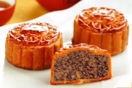 Bánh Trung thu nhân độc lạ làm người xem bật cười