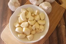 Tỏi tốt nhưng chuyên gia chỉ ra 4 nhóm người nên tránh ăn