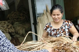 Nghèo rớt mồng tơi bỗng đổi đời nhờ thứ rác thải này