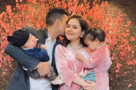 Chiều vợ như ông xã Phanh Lee: Chăm con cực khéo, kiêm 'masterchef' gia đình
