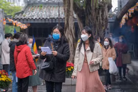 Tới chùa Hà cầu duyên trong mưa rét