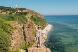 Cô gái Bắc Giang thực hiện chuyến phượt xuyên Việt đón tuổi 25