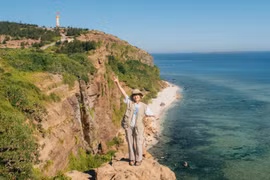 Cô gái Bắc Giang thực hiện chuyến phượt xuyên Việt đón tuổi 25