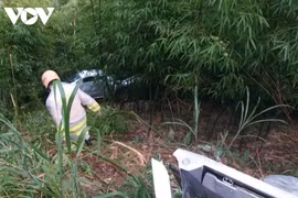 Ôtô lao xuống vực khiến 5 người trong gia đình bị thương nặng