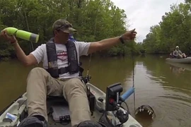 Cần thủ sợ “xanh mặt” vì câu nhầm cá sấu khổng lồ