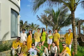 Minh Hằng tụ họp hội bạn thân, dàn mẹ bỉm đọ sắc 'bất phân thắng bại'