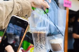 Bác sĩ khuyên hai nhóm người tuyệt đối không uống cà phê muối