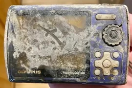 Ngư dân tìm thấy chiếc máy ảnh bị mất của người lạ