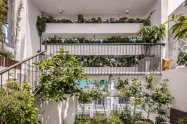 Thiết kế ấn tượng, nhà phố thoáng mát và ngập ánh sáng