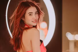 Em gái Công Vinh 'đốt mắt' dân tình diện bikini cực cháy