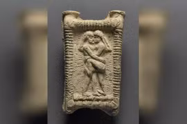 Nụ hôn đầu tiên trong lịch sử có từ 5.000 năm trước