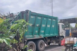 Vụ cha ôm thi thể con bên đường ở Đồng Nai: Khởi tố tài xế xe chở rác gây tại nạn