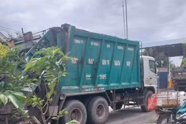 Vụ cha ôm thi thể con bên đường ở Đồng Nai: Khởi tố tài xế xe chở rác gây tại nạn