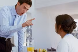 Vợ bị lừa tiền qua mạng, chồng có hành động khiến cô muốn ly hôn