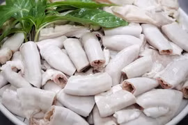 Muốn luộc lòng lợn vừa trắng vừa giòn, thêm vài giọt này vào