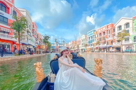 Hoa hậu từng khoe nhẫn cầu hôn 5,5 tỷ xác nhận còn độc thân