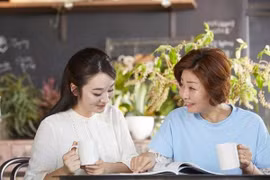 Run rẩy báo tin có bầu, mẹ chồng tương lai thưởng 3 lượng vàng