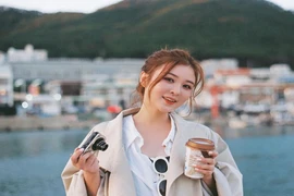 Hot girl nhóm hài “tỉ view” đầu năm khoe nhan sắc nhầm nữ sinh