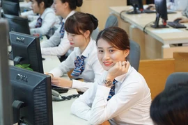 Nhân viên ngân hàng, thu nhập một tháng mua 8 chỉ vàng?