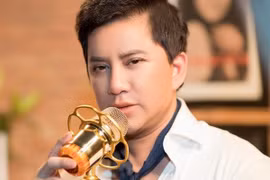 Ca sĩ Quang Toàn qua đời 28 Tết tại sân bay Mỹ