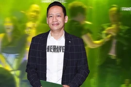 Thấy khán giả có ý định tặng tiền, Duy Mạnh rút tiền 'bo' ngược lại