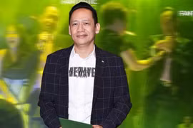 Thấy khán giả có ý định tặng tiền, Duy Mạnh rút tiền 'bo' ngược lại