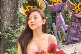 Hé lộ danh tính người yêu hot girl của 'nam thần sân cỏ'