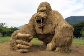 Chiêm ngưỡng những quái thú tuyệt đẹp làm từ rơm rạ 