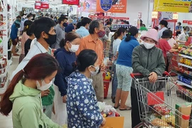 Nghe tin không ra khỏi nhà 7 ngày, dân Đà Nẵng kéo nhau đi mua thực phẩm