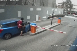 Tài xế ô tô suýt gặp họa lớn vì sai lầm “ngớ ngẩn“