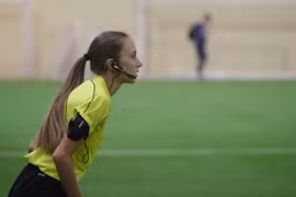 Nữ trọng tài “nóng bỏng nhất thế giới” khiến cư dân mạng phát sốt